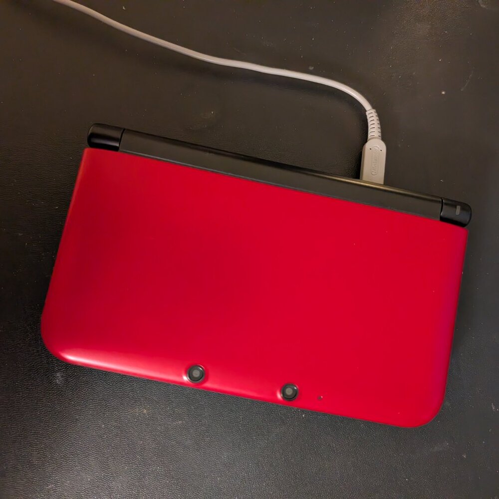 Nintendo 3DS XL, red, includes case and 15 games